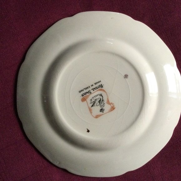 Set of 4 Royal Swan made in England 5.75" butter dessert bread plates red rose - Picture 7 of 9